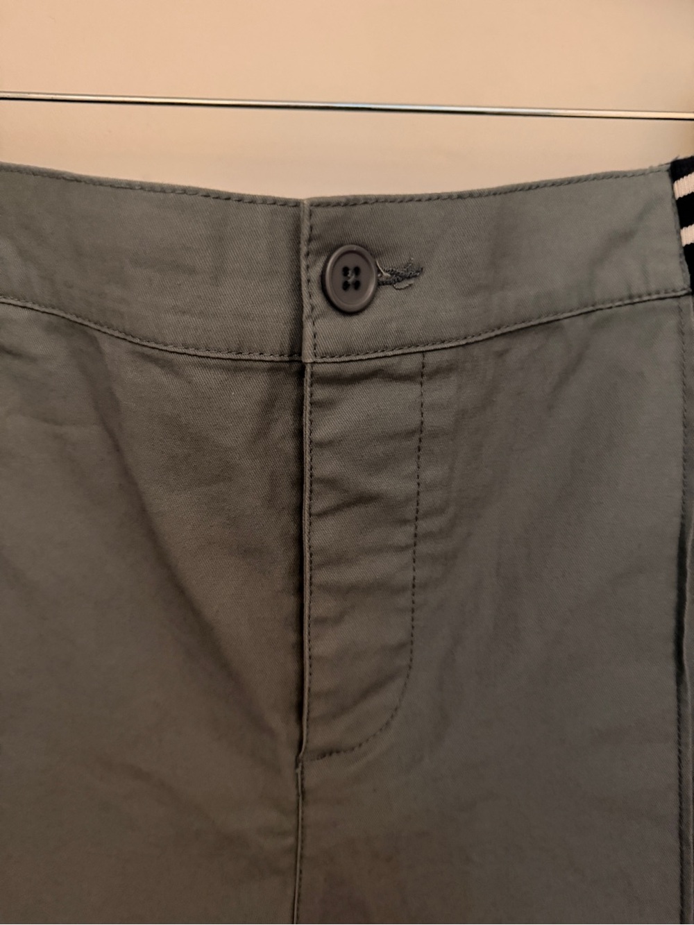 ASOS Design - Casual Gray Shorts with Striped Waistband - Picture 3 of 6